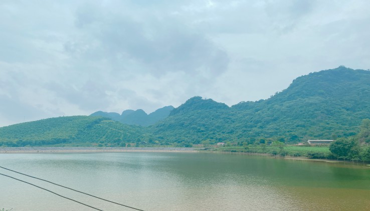 Bán đất Lương Sơn 1000m2 fun thổ cư view hồ rộng 4ha, nhìn xa ra là Dãy trường sơn