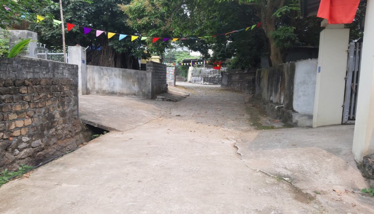 Bán đất 700m đất thị trấn Lương Sơn, giá chỉ hơn 2 triệu/m2
