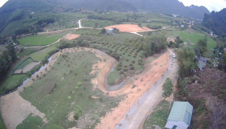 Nhượng 34.154m, 800m đất thổ cư, 3652m đát vườn, còn lại là đất rừng SX nằm tại Xóm Khuộc, Cao Răm, Lương Sơn, Hòa Bình.