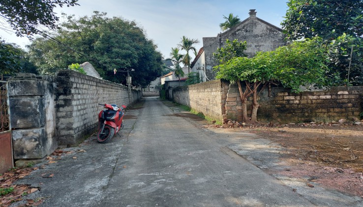 BÁN NHÀ TRÁNH DỊCH DT 2150M /200M ĐẤT Ở SẴN KHUÔN VIÊN NHÀ MỚI XẤY 150M SÀN,GIÁ 7 TỶ TẠI HOÀNG VĂN THỤ_CM_HN