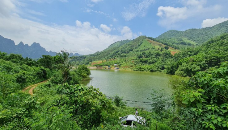 BÁN ĐẤT LƯƠNG SƠN 2700M BÁM HỒ VIEW CAO THOÁNG TUYỆT ĐẸP GIÁ HƠN 1TR/M