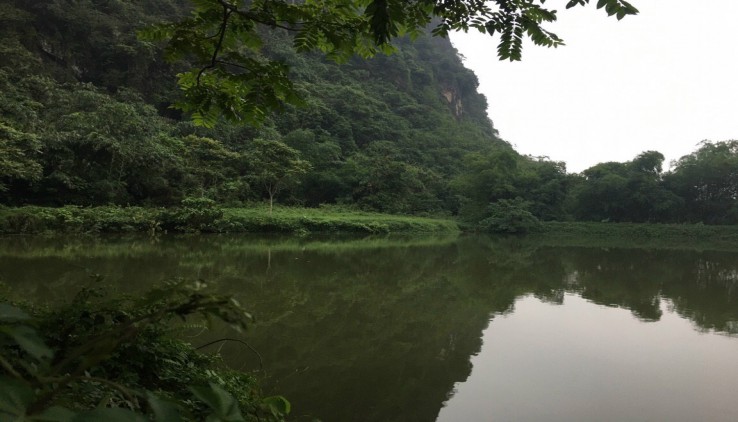 đất view núi đá , có ao . có suối chảy quanh năm tại Hợp Châu - Lương Sơn - Hòa Bình