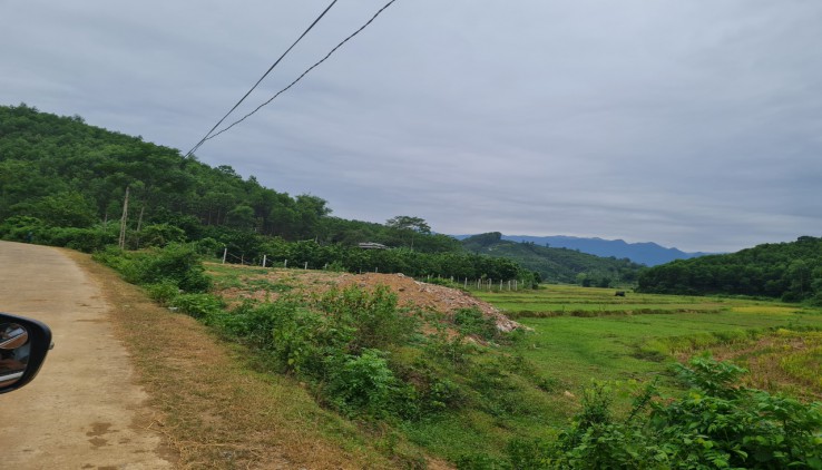 1,5 tỷ 6000m - 400m đất ở - 70m mặt đường xe tải - Tân Lạc - Hoà Bình. Cách TT Mãn Đức 1km HN 90km