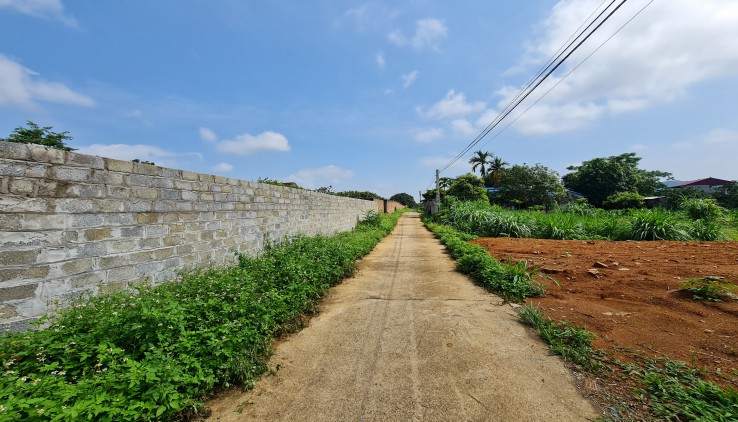 Bán đất Kim Bôi hòa bình, dt 1300mw có 400m ont, khu vực đông dân cư, ngay gần Vrisort