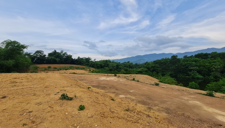 Bán đất bám hồ tai Kim Bôi hòa Bình DT 6000m2 full đất vườn.