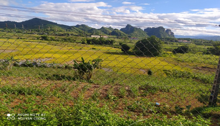 Cần bán lô đất bám đường trục chính liên xã tại Hợp Phong Cao Phong Hòa Bình. Tổng diện tích 2000m2