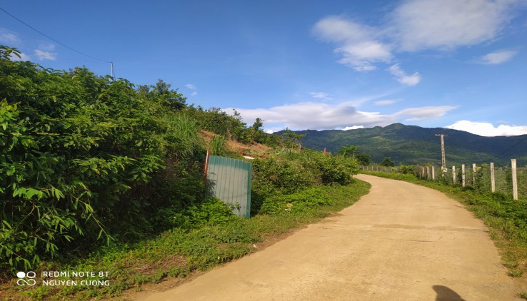Cần bán lô đất bám đường trục chính liên xã tại Hợp Phong Cao Phong Hòa Bình.