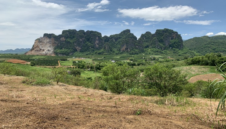 Bán đất cao phong diện tích 2500m có 200 ont thế đất thoải view núi đá thoáng mát