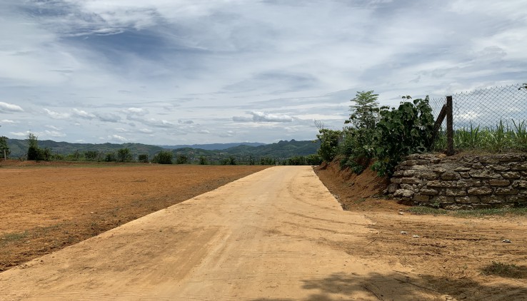 Bán đất cao phong diện tích 2500m có 200 ont thế đất thoải view núi đá thoáng mát