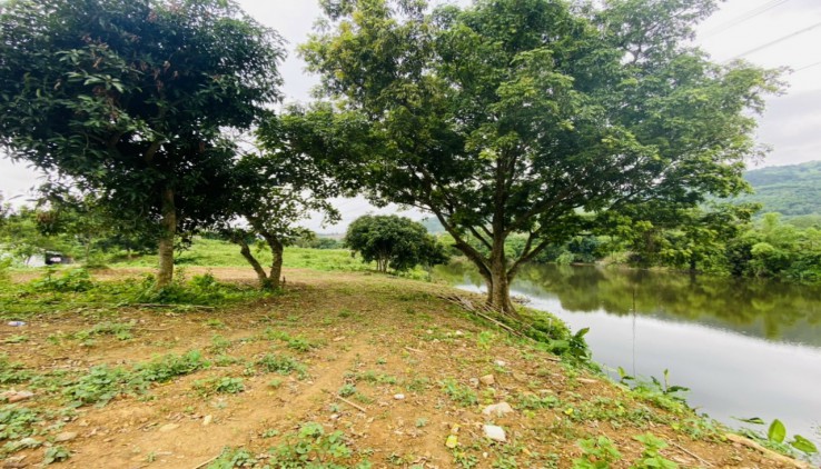 Siêu phẩm bám hồ nước long lanh tại Lương Sơn dt 3300m2