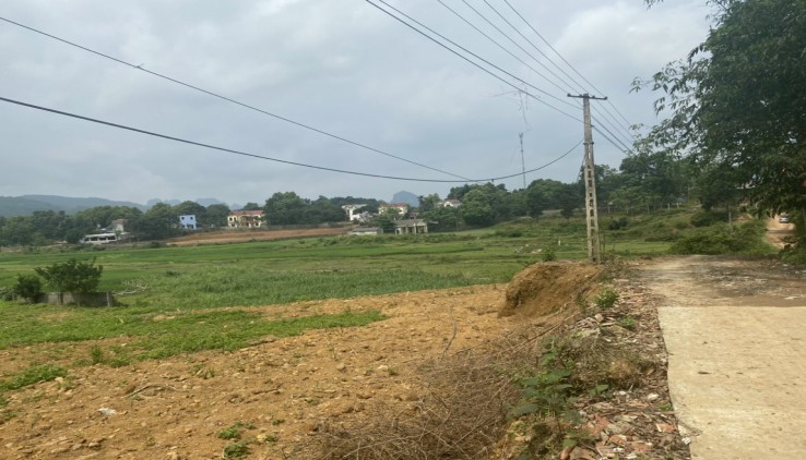 Bán đất 2 mặt tiền vew cánh đồng thoáng mát tại Cư yên Lương Sơn Hòa Bình