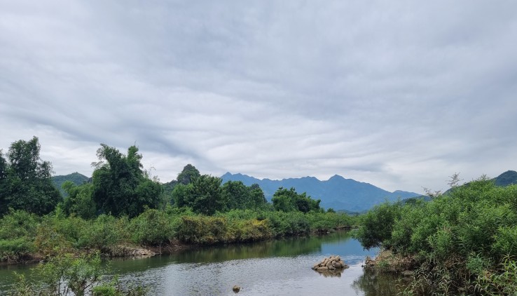 Bán gấp e siêu phẩm bám suối 2000m tại Kim Bôi