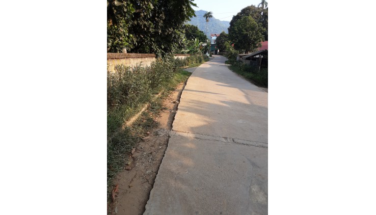 Bán đất hợp hòa Lương Sơn 3400m2 bám đường liên xã 2 xe tránh nhau 40m, có nhà,vườn cây,tường bao giá hơn tr/m.