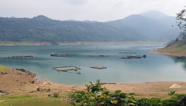 Cần bán đất có thổ cư bám hồ Hòa Bình tại Đà Bắc giá rẻ