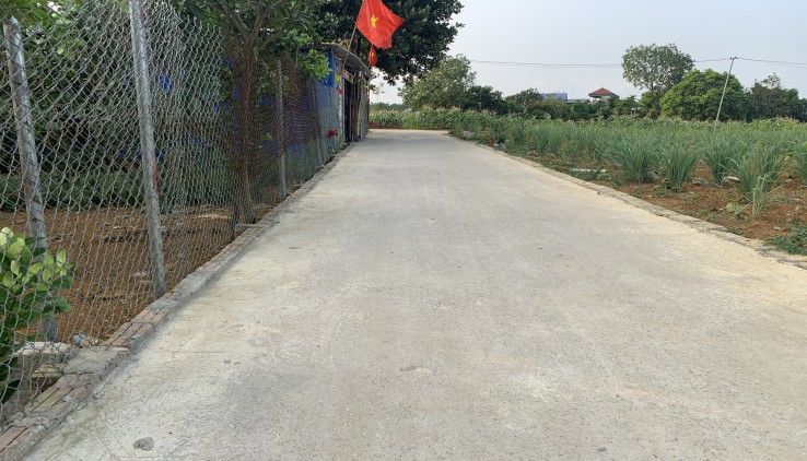 Bán 475 m2 đất làn 2 gần đường Dh09 xã Hòa thạch Quốc oai Hà Nội.