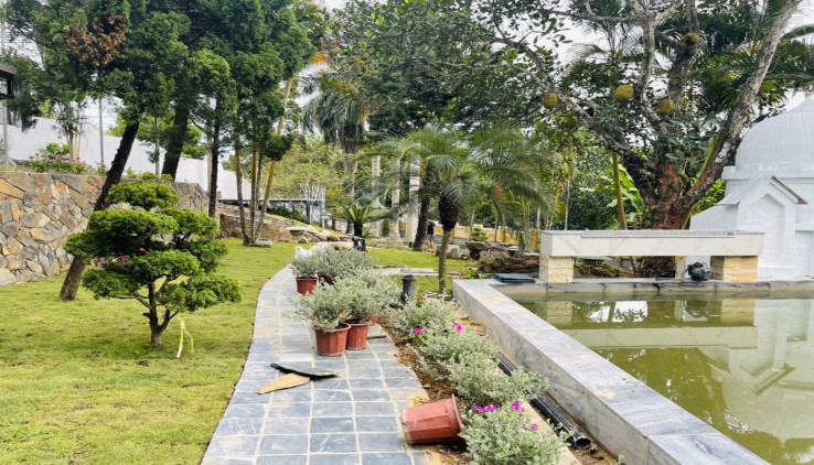 Chính chủ bán khuôn viên nghỉ dưỡng Homstay 2000m trong đó có 400m thổ cư còn lại toàn bộ đất vườn.