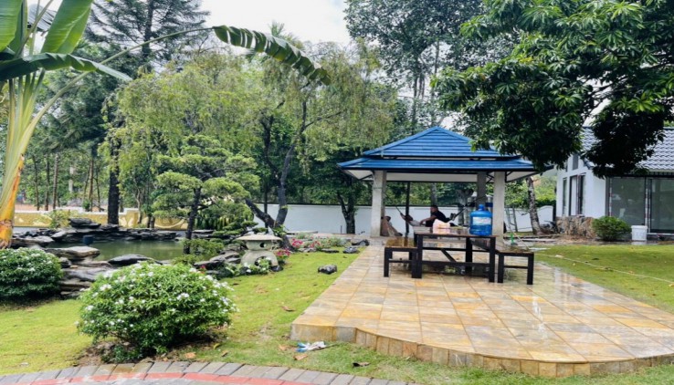 Bán khuôn viên sẵn đẹp lung linh có bể bơi rộng 2000m.400ont tại Cư Yên - Lương Sơn - Hòa Bình