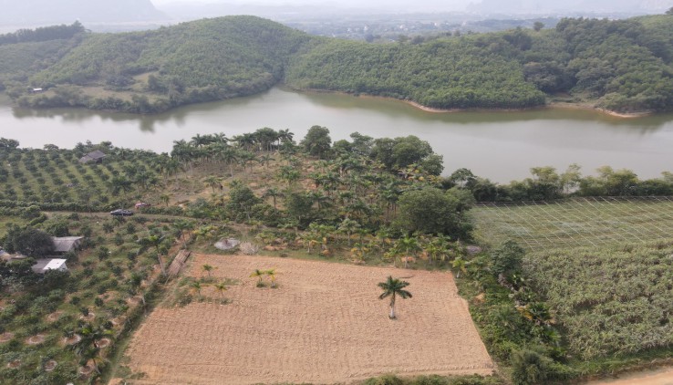 Bán 9700m bám hồ, view núi đá trập trùng gần Serena phù hợp làm nghỉ dưỡng tuyệt đỉnh