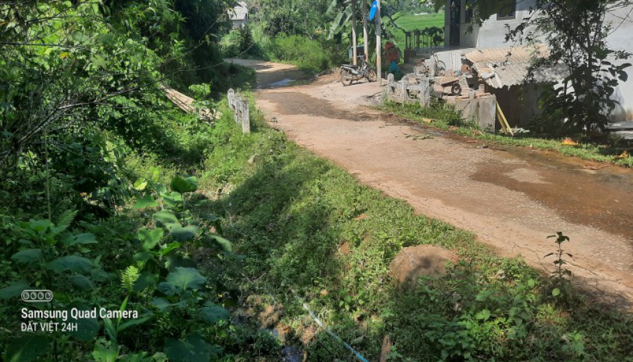 Bán đất thổ cư Thượng Tiến, Kim Bôi diện tích 817 m có 400m ont bám suối to!