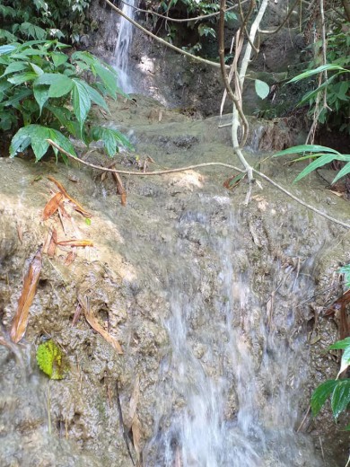 BÁN 1580m đất, 200m thổ cư. Có suối, thác trong đất, giá 550tr