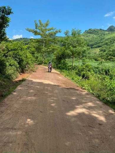 CẦN BÁN GẤP mảnh đất 1600m,2 mặt đường, view thoáng bám suối,cách ql6 2,5 km,ô tô vào tận đất