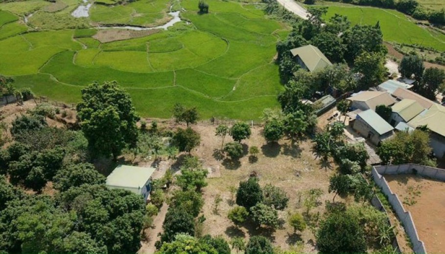 CẦN TIỀN BÁN NHANH Khuôn Viên Gần 4000m2/400 tc,view núi cánh đồng,bám đường bê tông,cách HN hơn 30km.