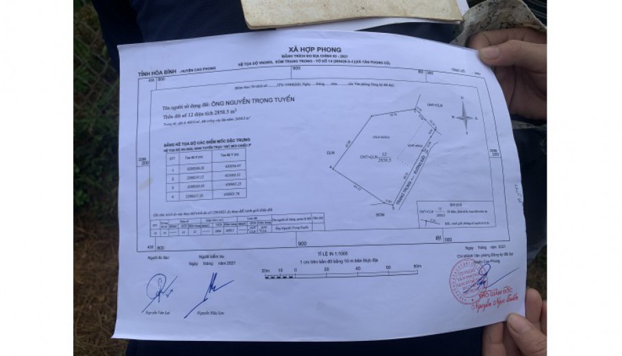 5500m có 400 thổ cư tại Tân Phong Cao Phong Thế đất thoáng đẹp, mặt tiền bám đường đất 40m Trong đất có sẵn ao, bám dòng suối nhỏ.