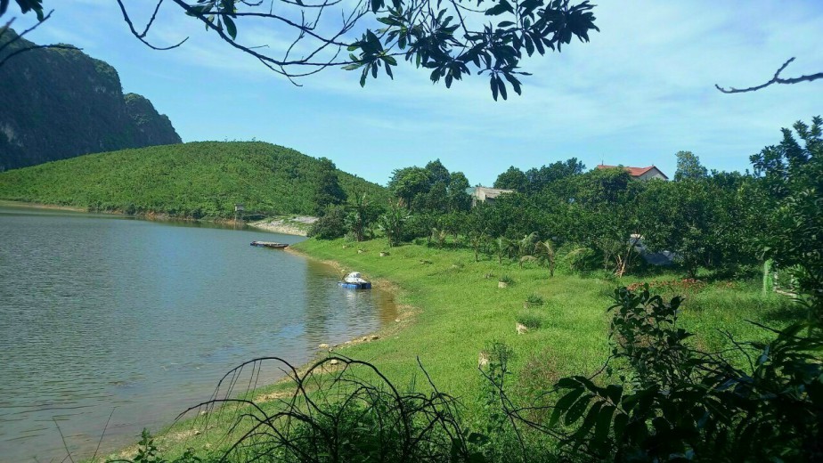 Bán đất Lạc Thủy dt 2,8ha gồm đất vườn và rsx bám hồ gần 300m  phù hợp làm sinh thái nghỉ dưỡng