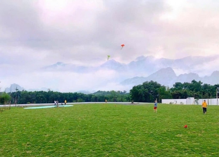 Bán khuôn viên 4344m2 tại Lương Sơn giá tình yêu