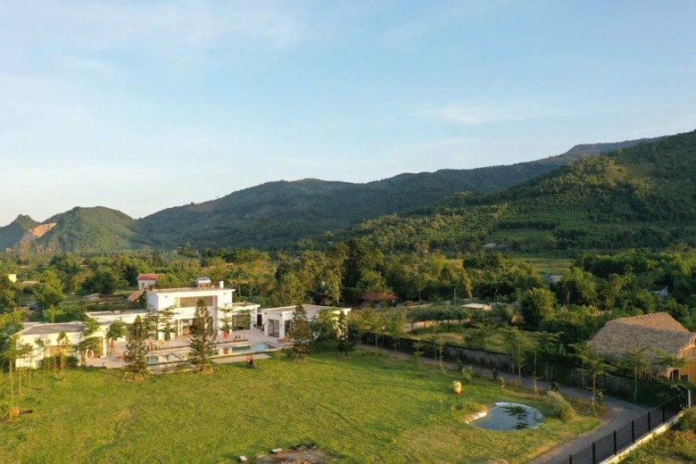 Bán khuôn viên 4344m2 tại Lương Sơn giá tình yêu
