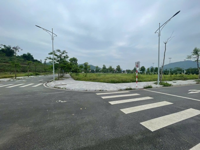 BÁN ĐẤT LÔ GÓC – ĐỐI DIỆN TRUNG TÂM THƯƠNG MẠI – TT LƯƠNG SƠN, HÒA BÌNH