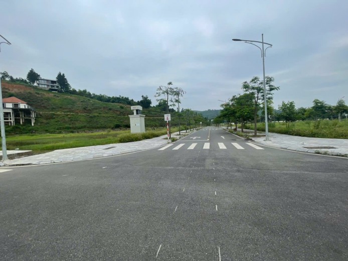 BÁN ĐẤT LÔ GÓC – ĐỐI DIỆN TRUNG TÂM THƯƠNG MẠI – TT LƯƠNG SƠN, HÒA BÌNH
