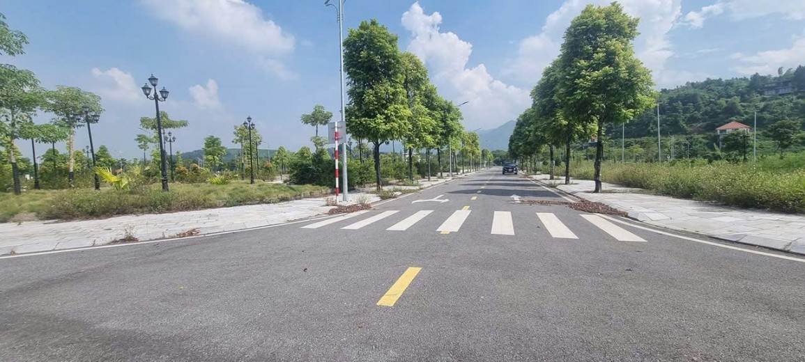 BÁN ĐẤT LÔ GÓC – ĐỐI DIỆN TRUNG TÂM THƯƠNG MẠI – TT LƯƠNG SƠN, HÒA BÌNH