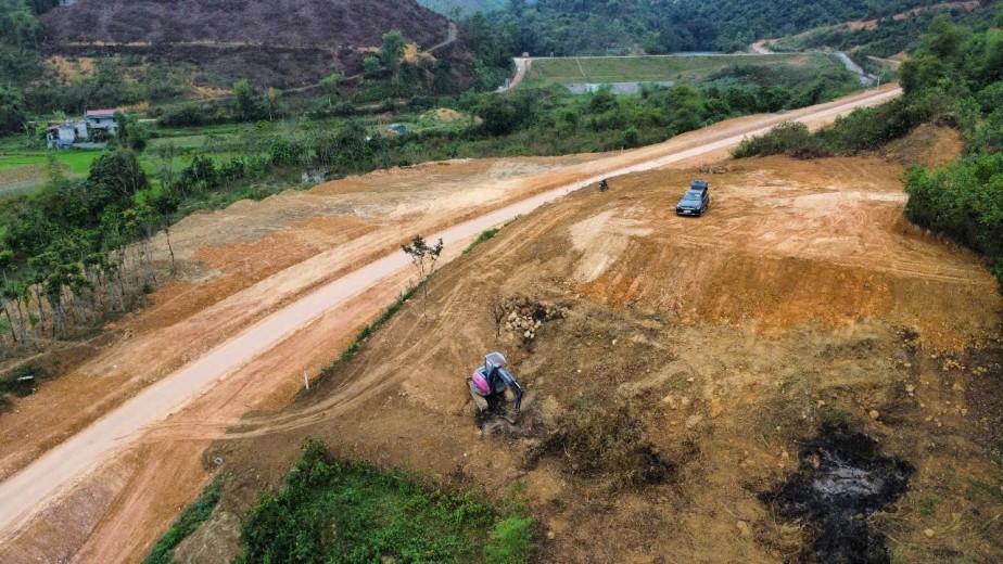 Bán đất mặt đường nhựa cổng vào dự án Hồ Ngọc, Hòa Bình