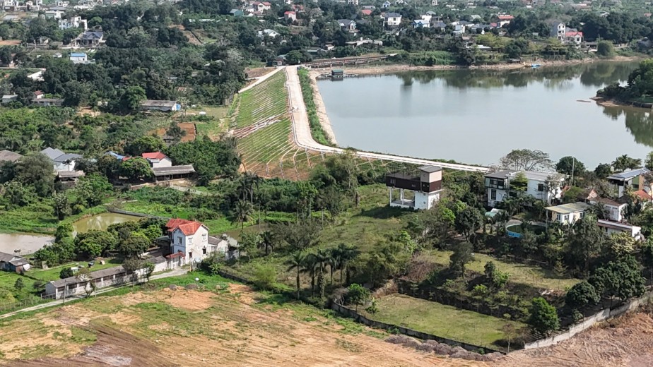 ĐẤT NGHỈ DƯỠNG SẴN KHUÔN VIÊN VIEW HỒ THOÁNG MÁT.