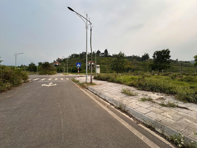 BÁN DẤT LƯƠNG SƠN HÒA BÌNH 182M GẦN CÁC DỰ ÁN TRUNG TÂM GIAO THƯƠNG.